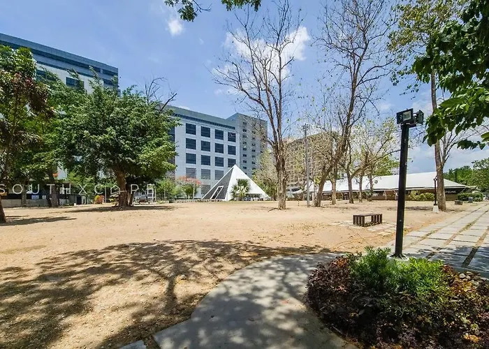 Apartment Furnished 1-bedroom In Avida Towers Riala, It Park With Fast Wifi, Netflix, Pool And