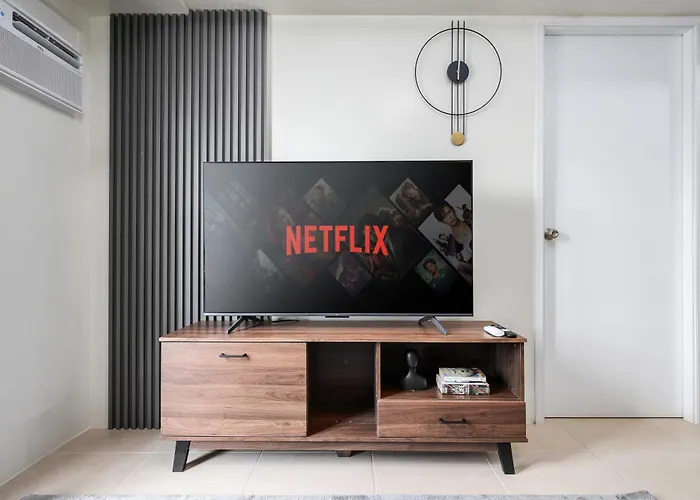 Furnished 1-bedroom In Avida Towers Riala, It Park With Fast Wifi, Netflix, Pool And Apartment Cebu