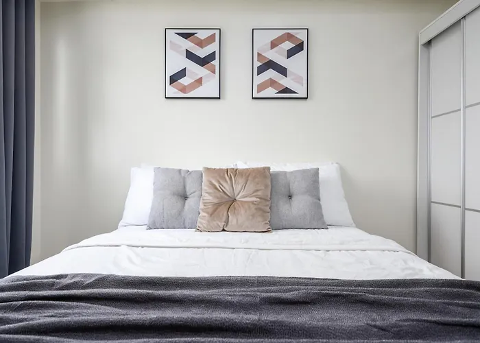 Apartment Furnished 1-bedroom In Avida Towers Riala, It Park With Fast Wifi, Netflix, Pool And Cebu