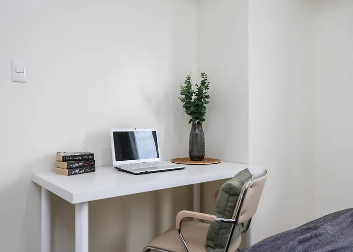 Apartment Furnished 1-bedroom In Avida Towers Riala, It Park With Fast Wifi, Netflix, Pool And Cebu